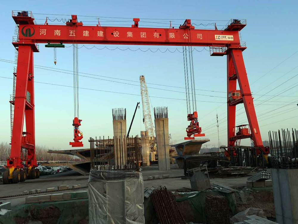 河南五建MDG200T-37M-22M轮胎式门式蓝颜gtv

